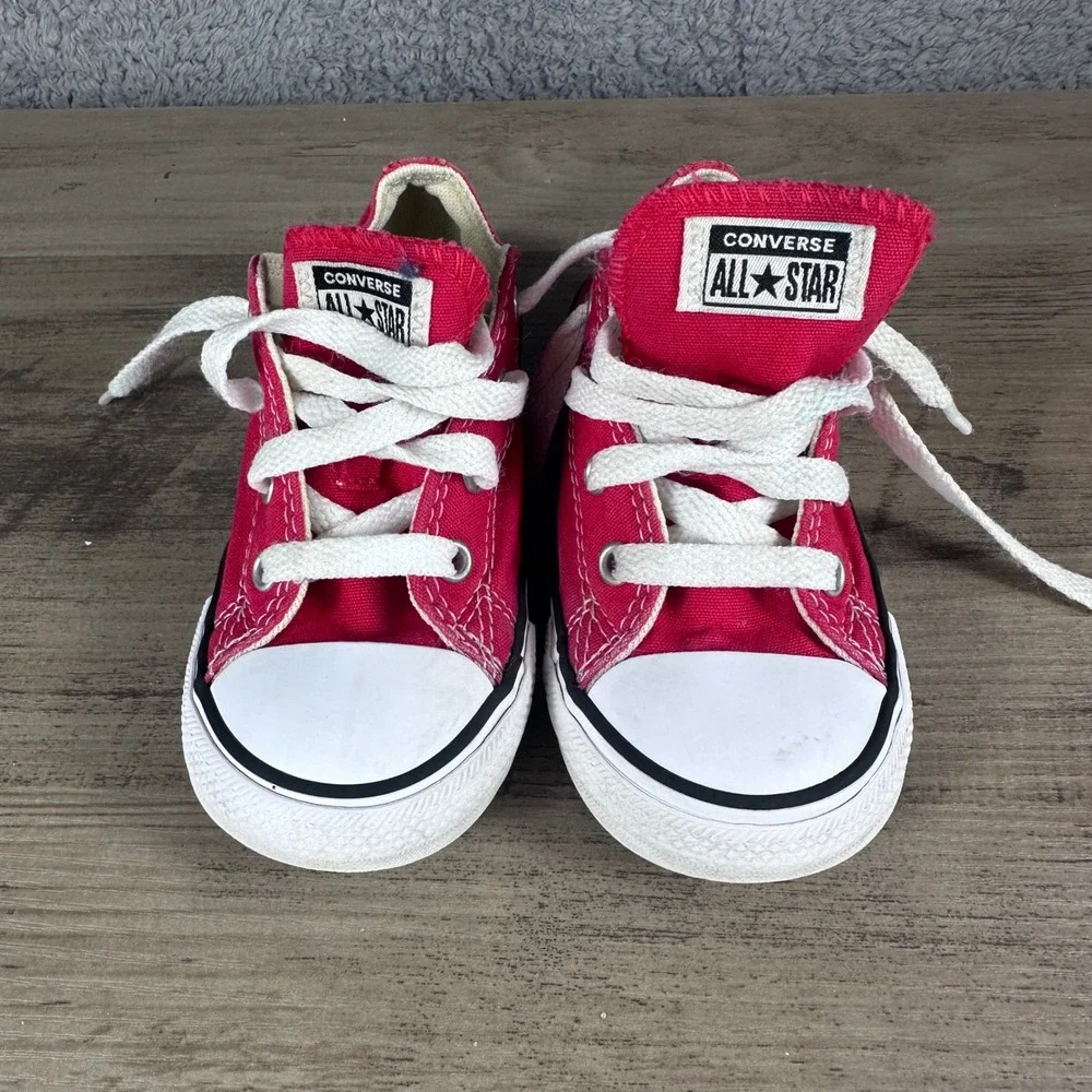 Converse Chuck Taylor All Star Infant Size 8 Red Low Top Canvas Sneakers 7J236